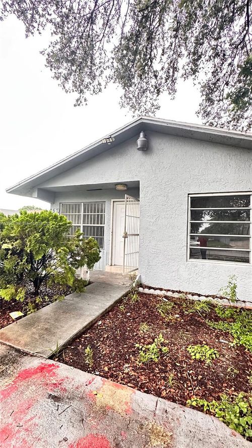 757-757 Nw 95th Ter, Miami, FL, 33150-1817 | Card Image