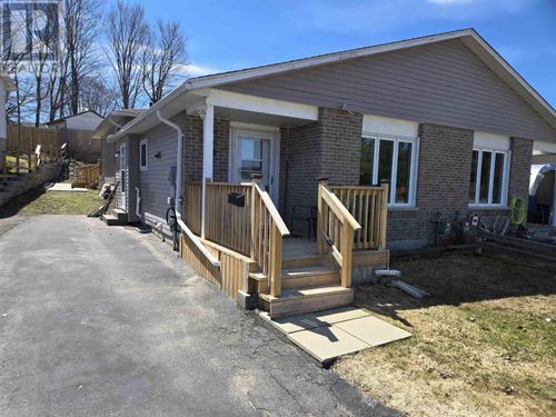 124 Hergott Ave, Elliot Lake, ON, P5A3B3 | Card Image