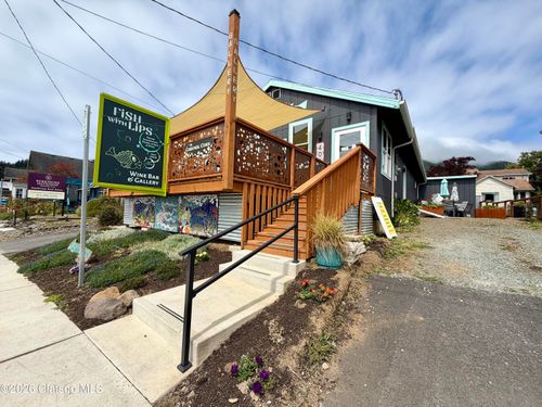 404 Garibaldi Ave, Garibaldi, OR, 97118-1412 | Card Image