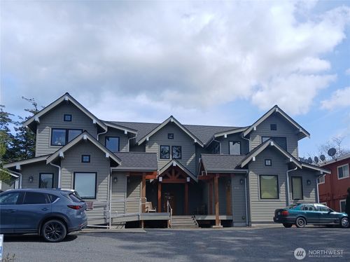 452 Pine St, Eastsound, WA, 98245-9454 | Card Image