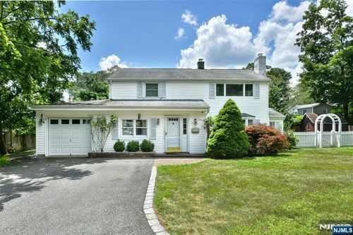 28 Malcolm St, Waldwick, NJ, 07463-2426 | Card Image