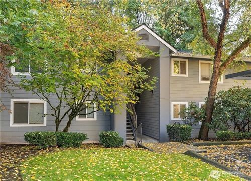 g131-12630 100th Ln Ne, Kirkland, WA, 98034-8817 | Card Image