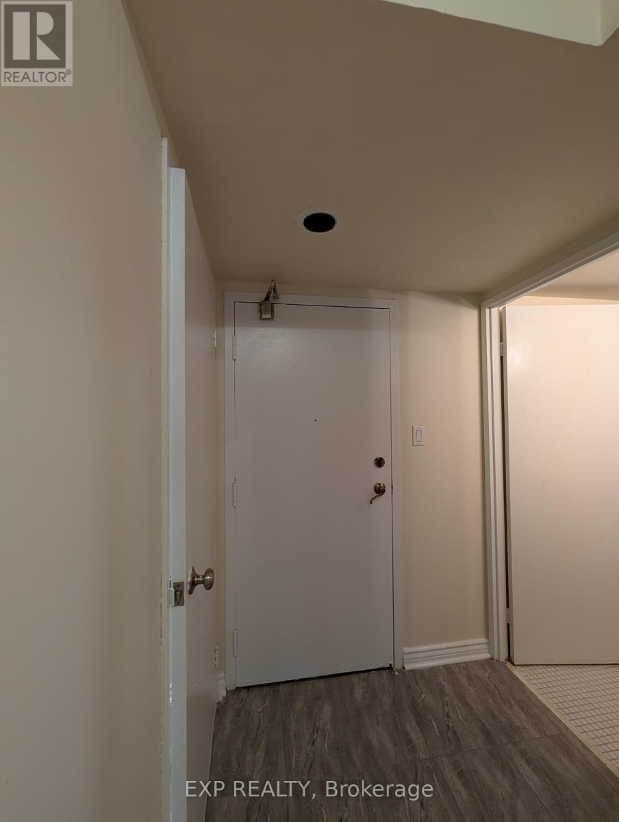 Residential Lease in Toronto (Bay Street Corridor) 4