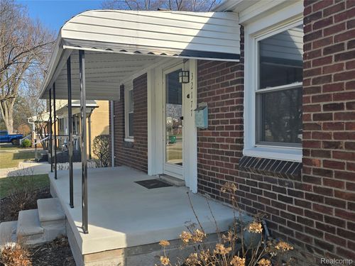 32177 Rush St, Garden City, MI, 48135-1761 | Card Image