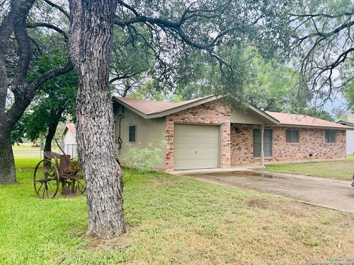 204 Skylark Dr, Fredericksburg, TX, 78624-4829 | Card Image