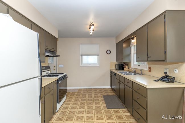 Kitchen | Image 7