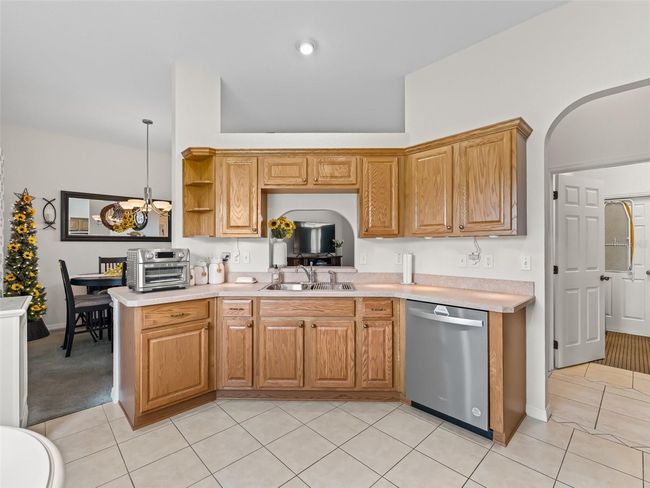 Kitchen w/Wood cabinets | Image 13