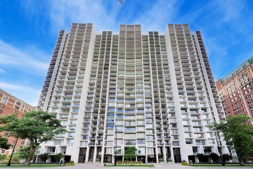 2202-3200 N Lake Shore Dr, Chicago, IL, 60657-3903 | Card Image