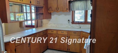 612 Sunnyside Dr, Chesaning, MI, 48616-1719 | Card Image