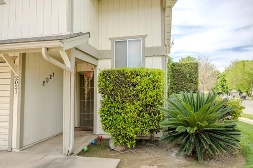 2021-2021 E Laura Ave, Visalia, CA, 93292-1433 | Card Image