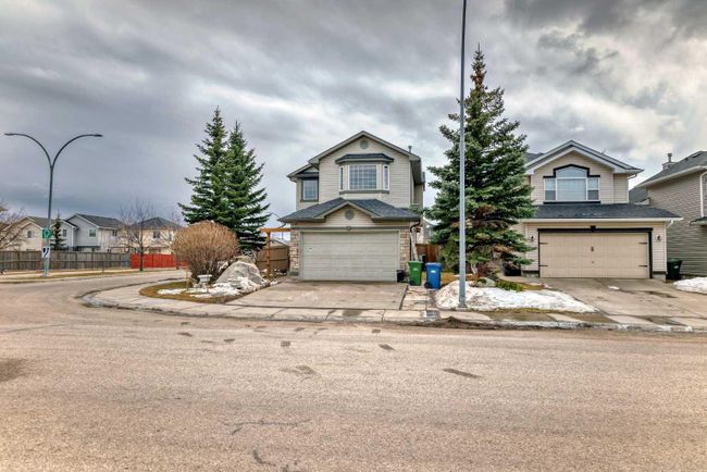 407 Bridlewood Avenue Sw, Home with 6 bedrooms, 3 bathrooms and 4 parking in Calgary AB | Image 32