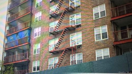 2q-86-16 60 Avenue, New York, NY, 11373 | Card Image