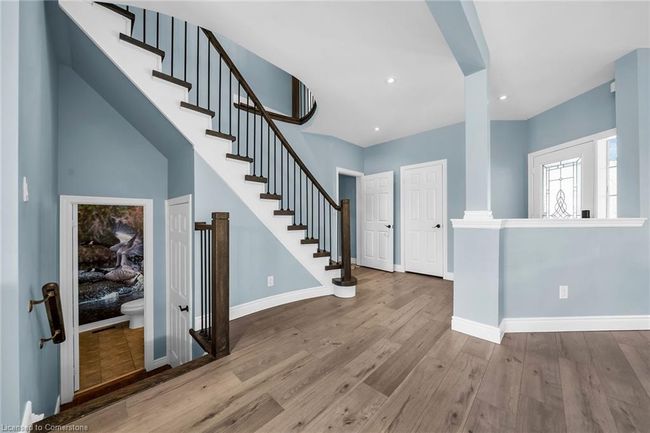 11 Sundial Cres, House other with 5 bedrooms, 3 bathrooms and 6 parking in Dundas ON | Image 5