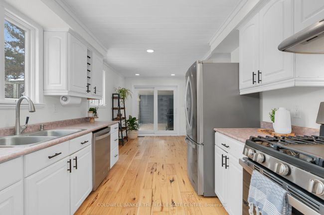 203 Camilla Cres, House other with 5 bedrooms, 2 bathrooms and 5 parking in Thornton ON | Image 11