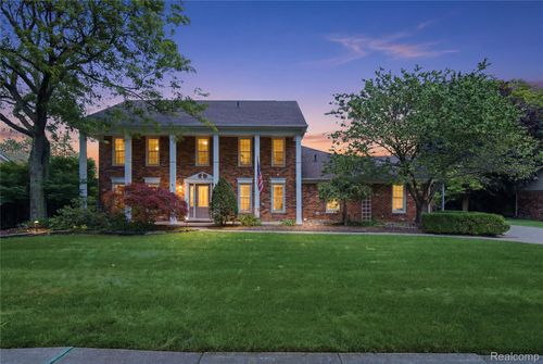 46884 Ben Franklin Dr, Shelby Township, MI, 48315-5220 | Card Image