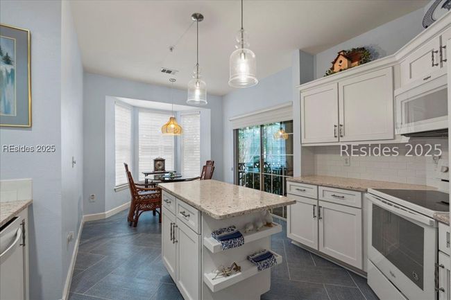 APT-1723 - 4 Indigo Run Dr, Condo with 3 bedrooms, 2 bathrooms and null parking in Hilton Head Island SC | Image 5