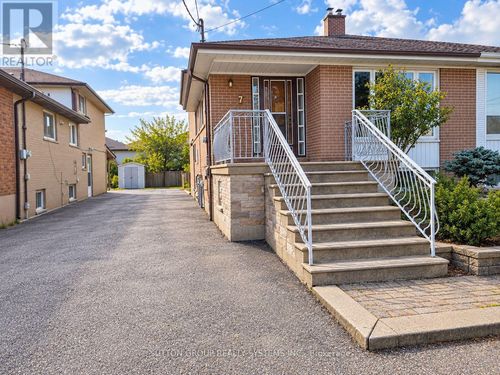 7 Pecan Court, Toronto (Glenfield-Jane Heights), ON, M3L1R6 | Card Image