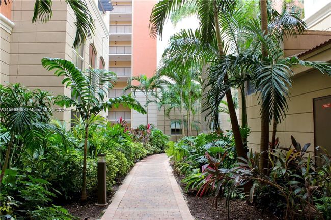 3609 - 17125 N Bay Rd, Condo with 2 bedrooms, 2 bathrooms and null parking in Sunny Isles Beach FL | Image 26