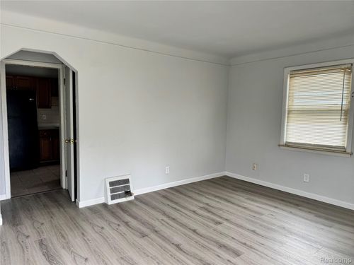9425 Marlowe St, Detroit, MI, 48228-2339 | Card Image