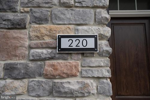 220 Charles Ellis Dr, NEWTOWN SQUARE, PA, 19073-1312 | Card Image