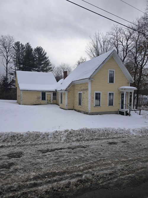 25 Winter St, Newport, NH, 03773-1435 | Card Image