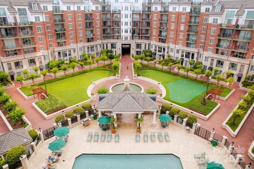 apt-250-300 W 5th St, Charlotte, NC, 28202-1556 | Card Image