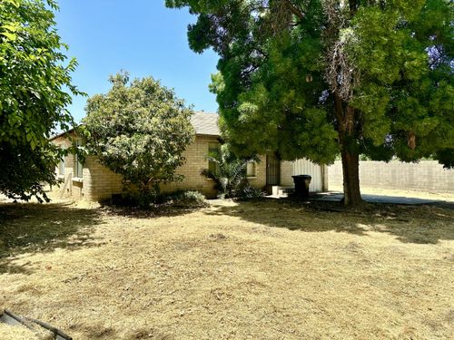 75 N Villa St, Porterville, CA, 93257-3215 | Card Image