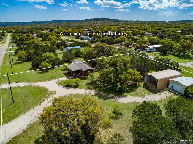 292 Pr 1517, House other with 2 bedrooms, 2 bathrooms and null parking in Bandera TX | Image 4