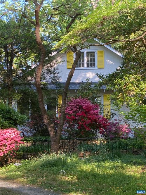 6 Gildersleeve Wood, Charlottesville, VA, 22903-3208 | Card Image