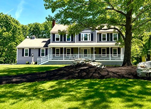 17 Fox Run Rd, Medway, MA, 02053-2261 | Card Image