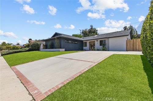 226 Tennyson St, Thousand Oaks, CA, 91360-1622 | Card Image