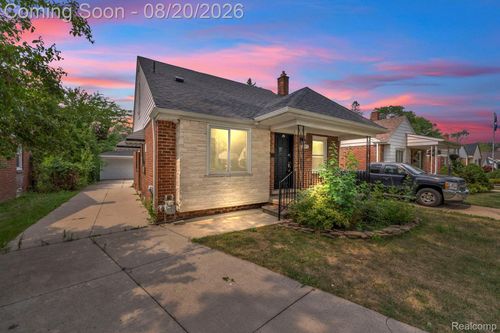 7267 Fenton St, Dearborn Heights, MI, 48127-1748 | Card Image