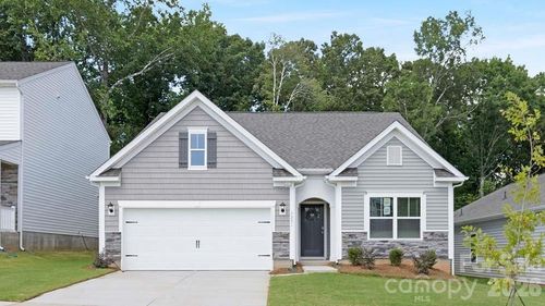 47 Cross View Dr, Waynesville, NC, 28786-7748 | Card Image