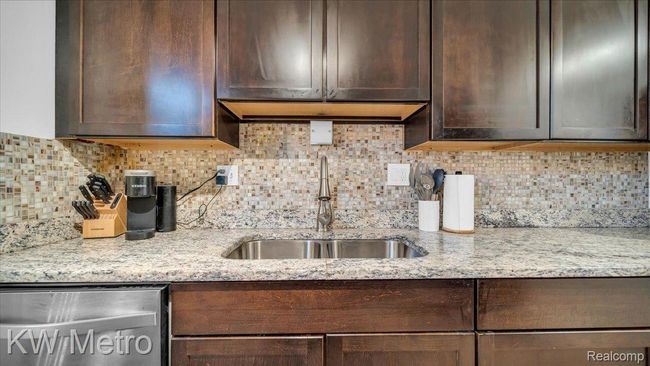 4013 Foxpointe Dr, Condo with 2 bedrooms, 3 bathrooms and null parking in West Bloomfield MI | Image 6
