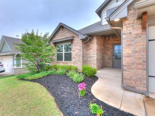 8400 Rainier Street, Edmond, OK, 73034 | Card Image