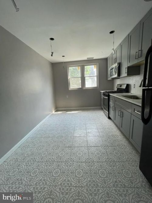 2-2555 Grays Ferry Ave, PHILADELPHIA, PA, 19146-3909 | Card Image