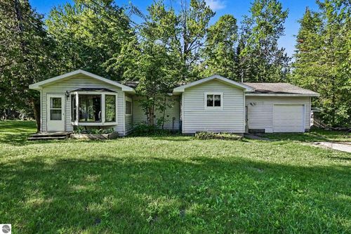 7579 Hillsdale Drive, Hale, MI, 48739 | Card Image