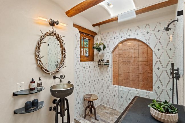 Guest Bedroom #1 | Image 47