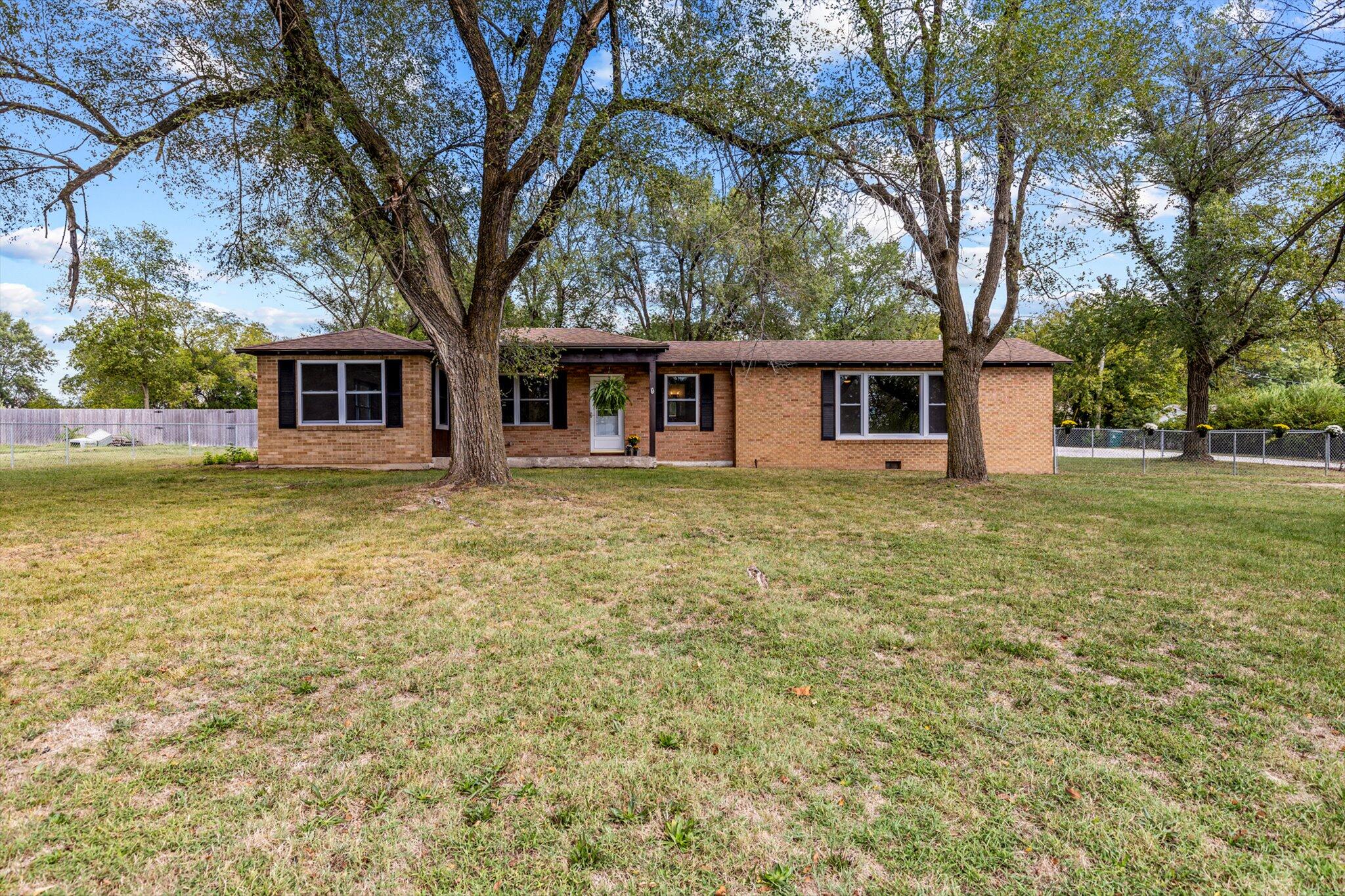 Great Circle Rd, West Haven, CT 06516