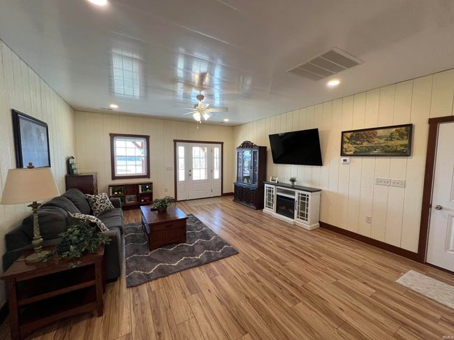 410 W Burress Rd, House other with 2 bedrooms, 2 bathrooms and null parking in Dale IN | Image 8