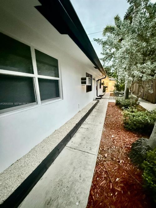 15-1240 Ne 12th Avenue, Fort Lauderdale, FL, 33304 | Card Image