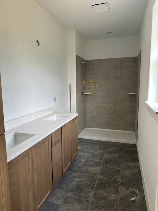 1039 Waterstone Ct, House other with 3 bedrooms, 2 bathrooms and null parking in Pewaukee WI | Image 9