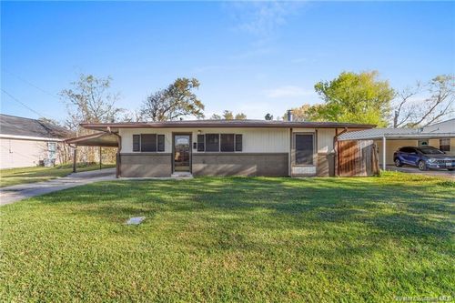 1501 Meadow Dr, Lake Charles, LA, 70607-4721 | Card Image