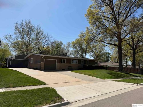 1932 Monterey Dr, Lincoln, NE, 68506-2333 | Card Image
