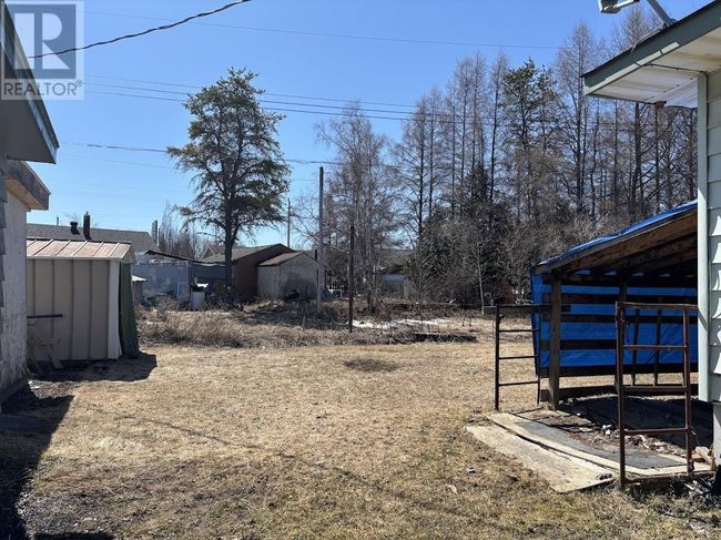 68 Neebig Ave, Home with 3 bedrooms, 2 bathrooms and null parking in Manitouwadge ON | Image 37