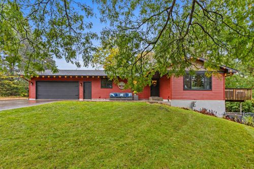 653 Deerwood Dr, HUDSON, WI, 54016-8228 | Card Image