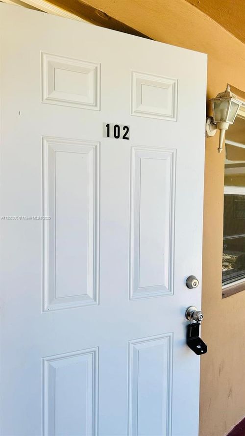 apt-102-241 Se 9th Ave, Pompano Beach, FL, 33060-7336 | Card Image