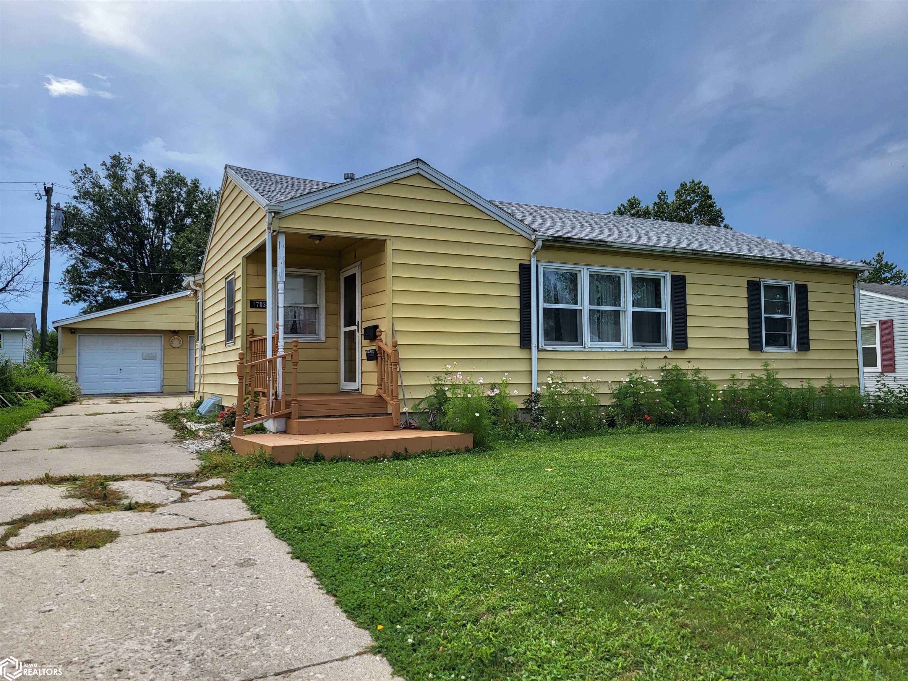 Elder Dr, Marshalltown, IA 50158