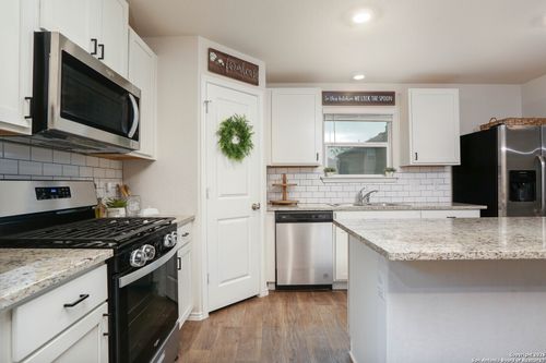 1018 Andean Emerald, San Antonio, TX, 78253-2256 | Card Image