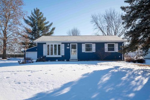 825 Belle St, Waterloo, IA, 50702-4616 | Card Image